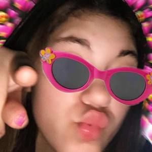 Meet your Posher, Alexis